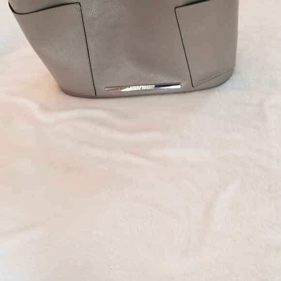 Steve Madden purse taupe/ gray color very neutral - Picture 4 of 6